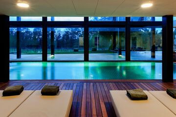 Indoor spa tub