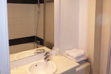 Bathroom sink