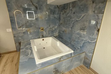 Private spa tub