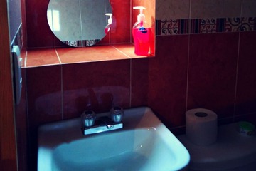 Bathroom sink