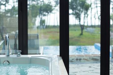 Private spa tub