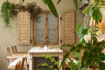 Outdoor dining