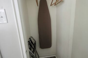 Iron/ironing board