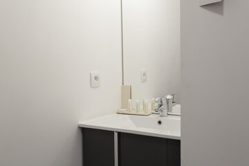 Bathroom sink