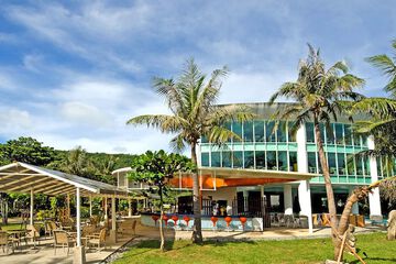 Poolside bar