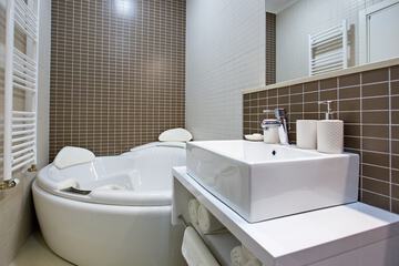 Jetted tub