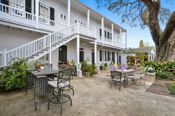 Hotel Exterior 45 of 47