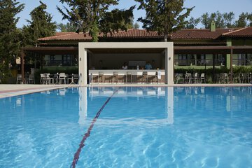 Poolside bar