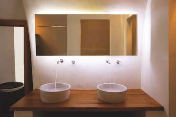 Bathroom sink
