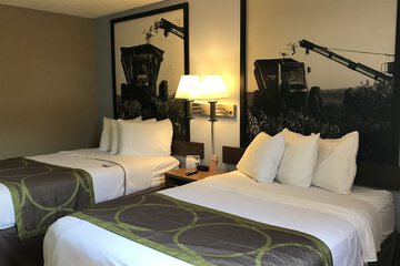 Super 8 by Wyndham Omaha / West Dodge