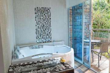 Jetted tub