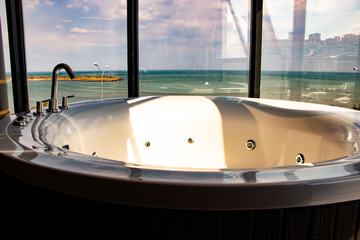 Jetted tub