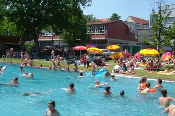 Exercise/lap pool
