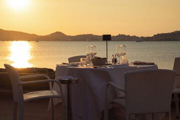 Couples dining