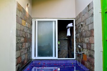 Private spa tub