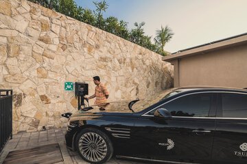 Electric vehicle charging station