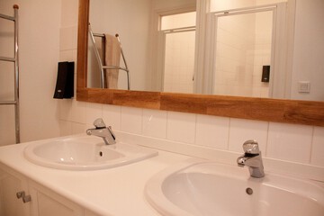 Bathroom sink