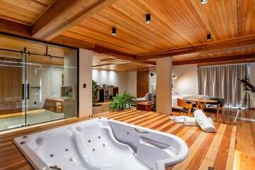 Jetted tub
