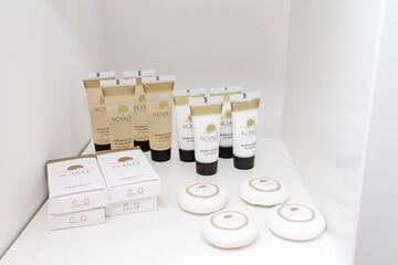 Bathroom amenities