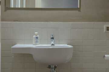 Bathroom sink