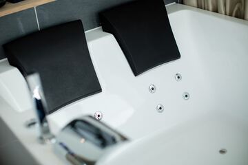 Jetted tub