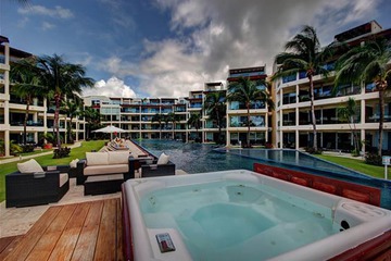 Outdoor spa tub