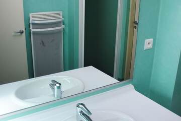 Bathroom sink