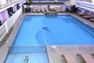Pool waterfall