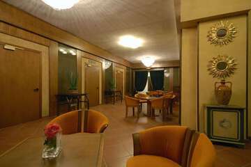Lobby lounge