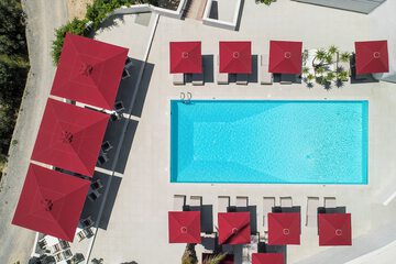 Poolside bar
