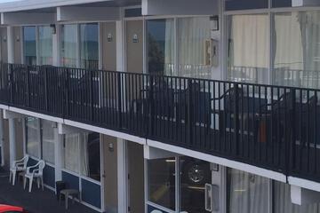 Sea Hawk Motel