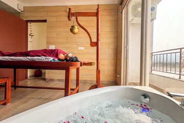 Private spa tub