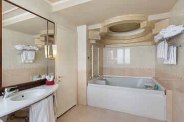 Jetted tub