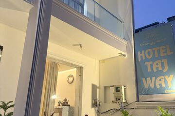 Front of property - evening/night