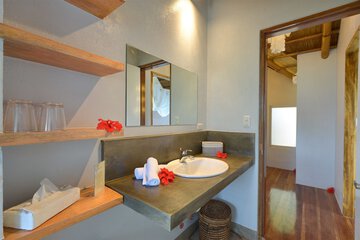 Bathroom sink