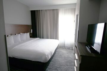 Room 28 of 43