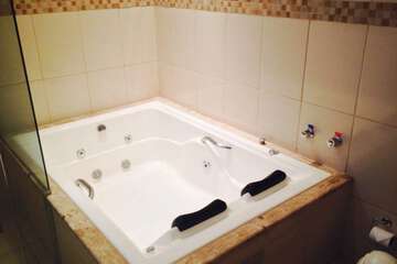 Jetted tub