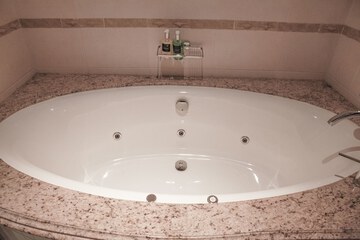 Jetted tub