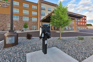 Electric vehicle charging station