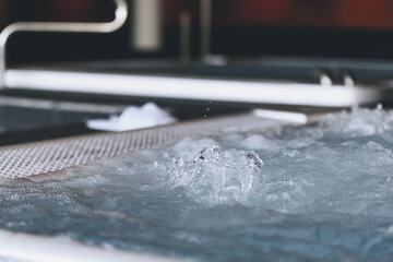 Indoor spa tub