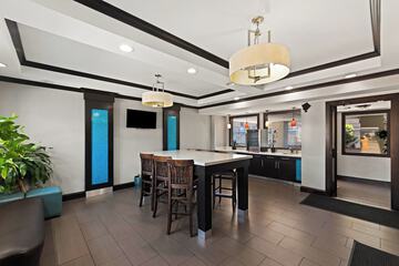 Lobby lounge