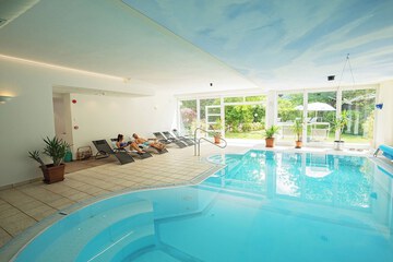 Exercise/lap pool