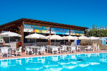 Poolside bar