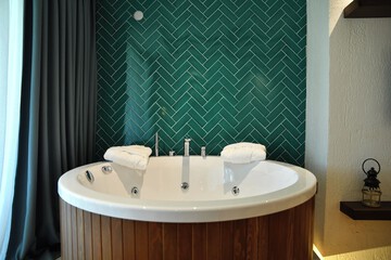 Jetted tub