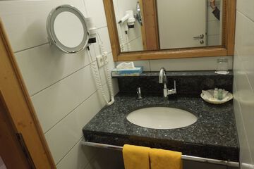 Bathroom sink