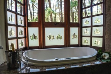 Deep soaking bathtub