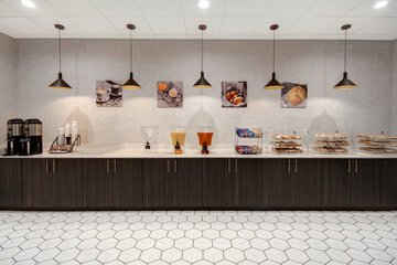 Breakfast/Coffee Service 72 of 77