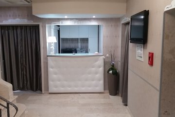 Check-in/check-out kiosk