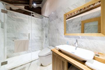 Bathroom shower