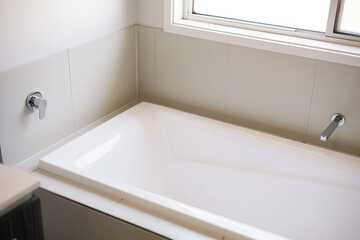 Deep soaking bathtub